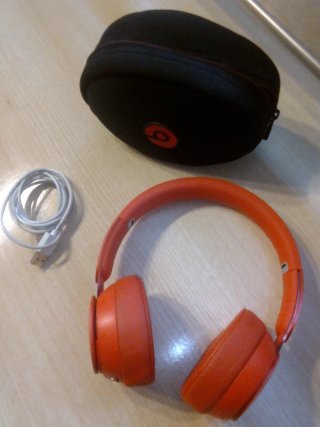 Auriculares Beats Rojos + Cargador iPhone