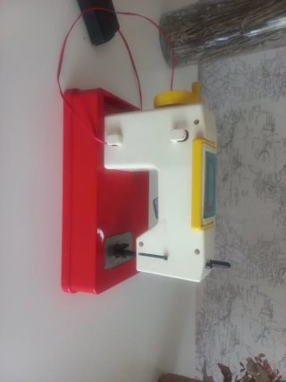 Máquina de coser de juguete vintage
