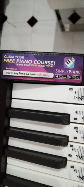 Piano electrónico con soporte y banqueta