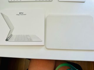Magic Keyboard iPad 11” Blanco como nuevo