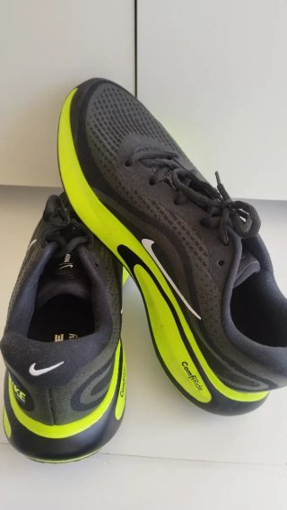 Zapatillas Nike Negras y amarillas