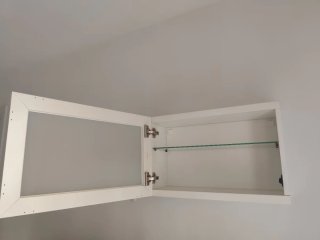 Mueble TV blanco: vitrina y estantería
