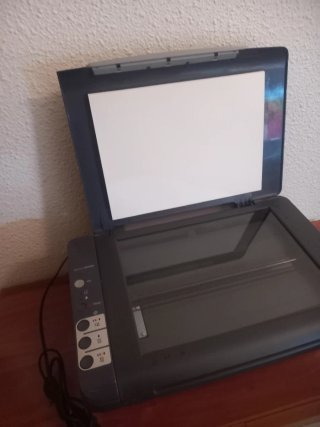 Escáner e Impresora Epson Gris
