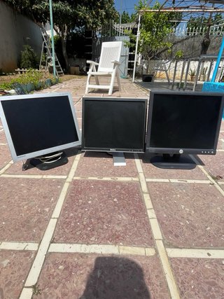 Pantallas Samsung y Dell Negras/Plateadas