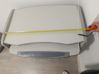 Escritorio extraíble gris con ruedas