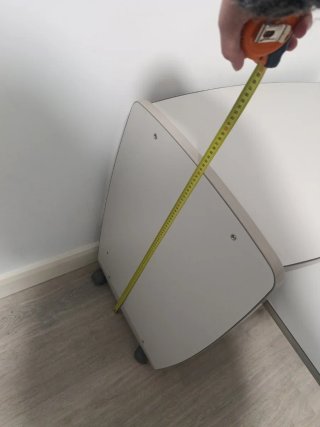 Escritorio extraíble gris con ruedas
