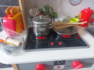 Cocinita de juguete con accesorios