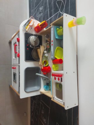 Cocinita de juguete con accesorios