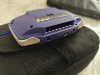 Nintendo Game Boy Advance con funda