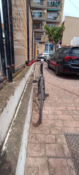 Bicicleta Fixie Negra Ruedas Rojas