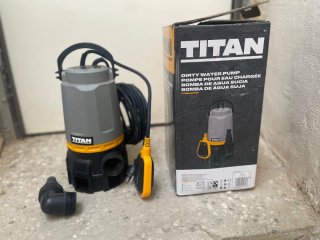 Bomba de agua sumergible Titan TTB844PMP