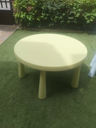 Mesa y 2 Sillas Infantiles IKEA.EN PERFECTO ESTADO