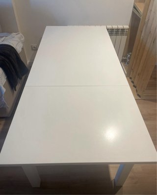 Mesa extensible blanca de madera