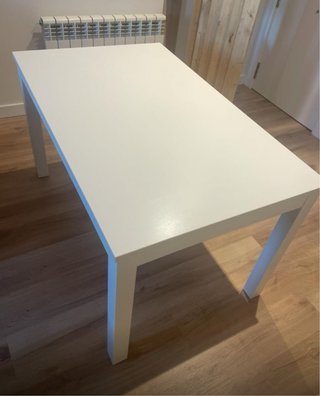 Mesa extensible blanca de madera