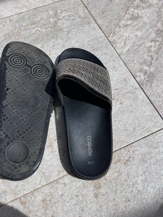 Chanclas PEP&CO mujer negras y plateadas talla 42