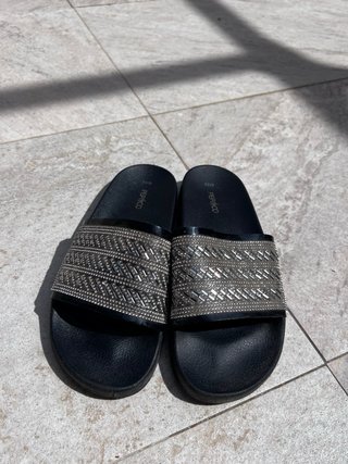 Chanclas PEP&CO mujer negras y plateadas talla 42