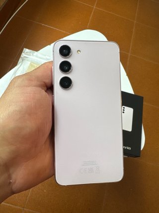 Samsung Galaxy S23 lila