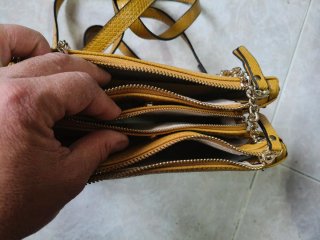 Bolso Parfois amarillo 5 compartimentos