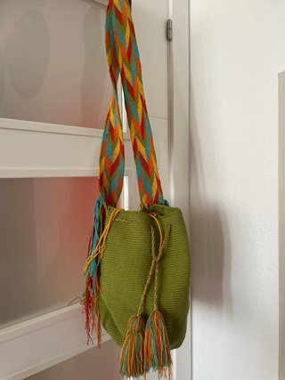 Bolso Wayuu verde y multicolor