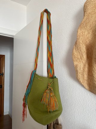 Bolso Wayuu verde y multicolor
