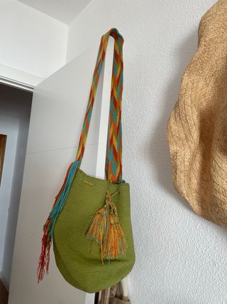Bolso Wayuu verde y multicolor