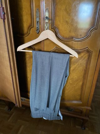 Traje gris de tres piezas