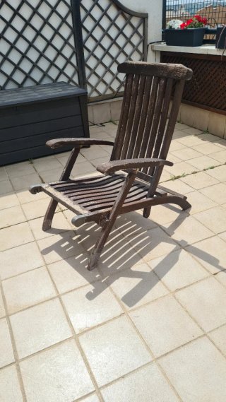 Tumbona de madera azul