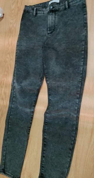 Vaquero gris oscuro. Talla 40.