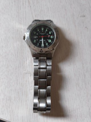 2 relojes de pulsera (hombre y mujer) funcionando