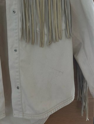Chaqueta Bershka tejana flecos beige T.M.