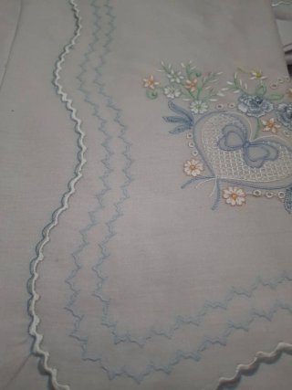 Juego sábanas bordado flores corazón