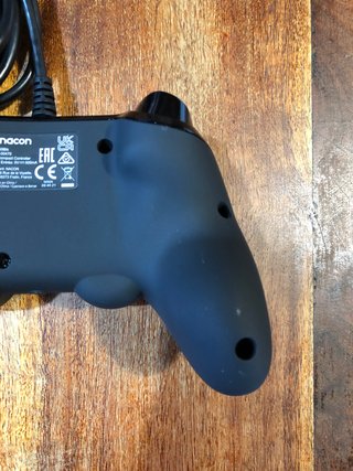 Controller Nacon nero cablato per ps4 generico