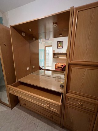Mueble tocador con espejo y cajones. 2m x 190 x 50