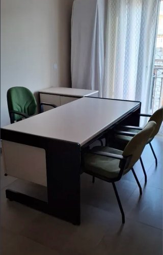 Mesa de oficina metálica