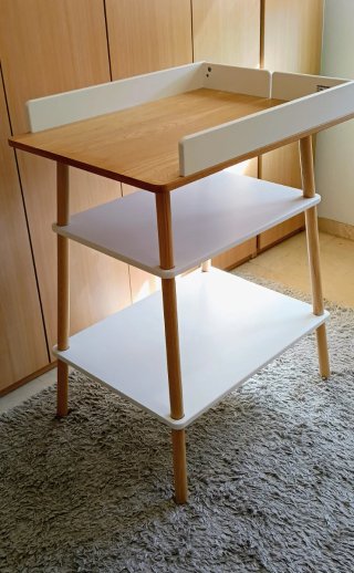 Cambiador de bebé de madera blanco