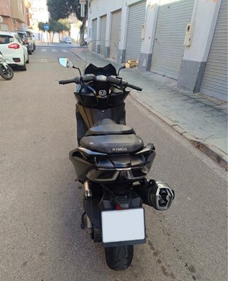 Kymco AK 550