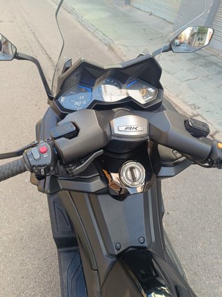 Kymco AK 550