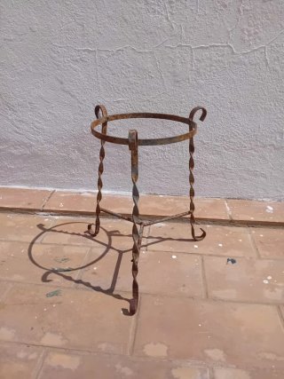 Macetero de hierro forjado