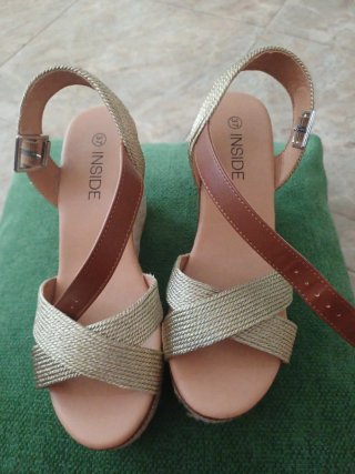 Sandalias Pitillos Beige y Doradas