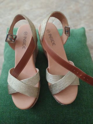 Sandalias Pitillos Beige y Doradas