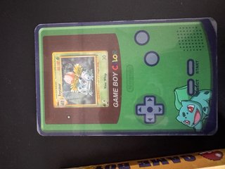 Game Boy Color stile Pokémon con Bulbasaur