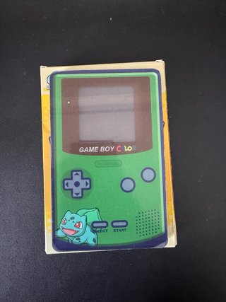 Game Boy Color stile Pokémon con Bulbasaur