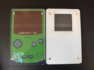 Game Boy Color stile Pokémon con Bulbasaur