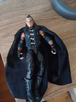 Figura Luchador Negro con Capa