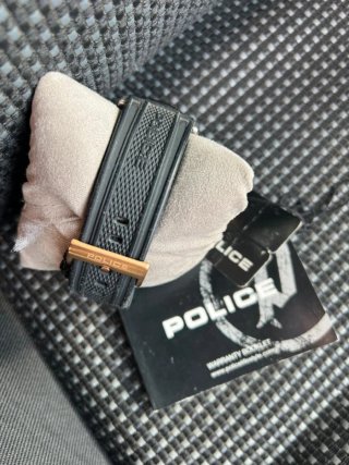 Reloj Police Negro y Dorado