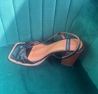 Sandalia tacón negra