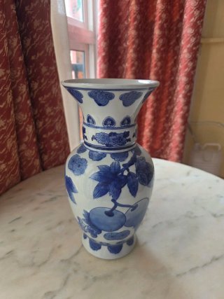 Jarrón Cerámica Blanco y Azul Marino