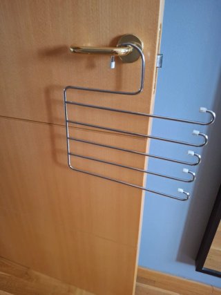 Perchas Ropa y Pantalones (Plástico y Metal)