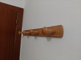 Perchero de madera con 4 ganchos