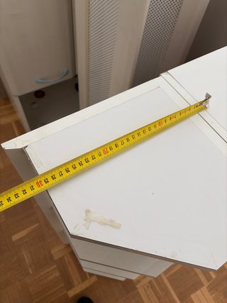 Vitrina y 2 estanterías de cocina